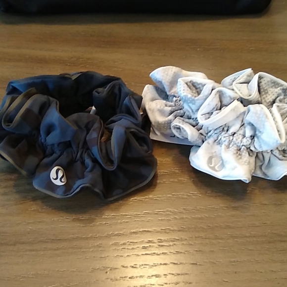 NEW Lululemon Travel Easy Kit & Two Scrunchies - Picture 9 of 11